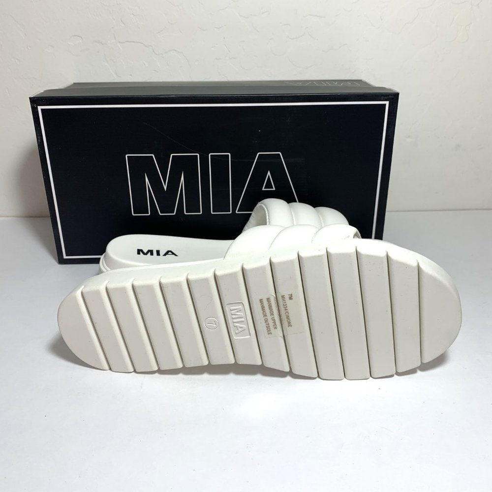 Mia Cimone Puffy Slip On Sandals Quilted Slides White Size 7 NEW - Picture 6 of 7